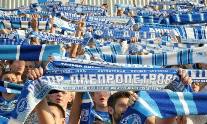 Фанаты ФК Днепр спасают любимую команду 