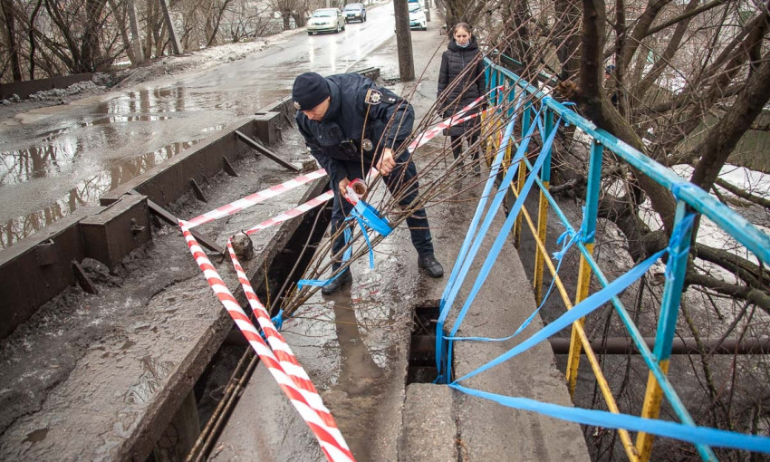 Жители Игрени недовольны аварийным мостом 