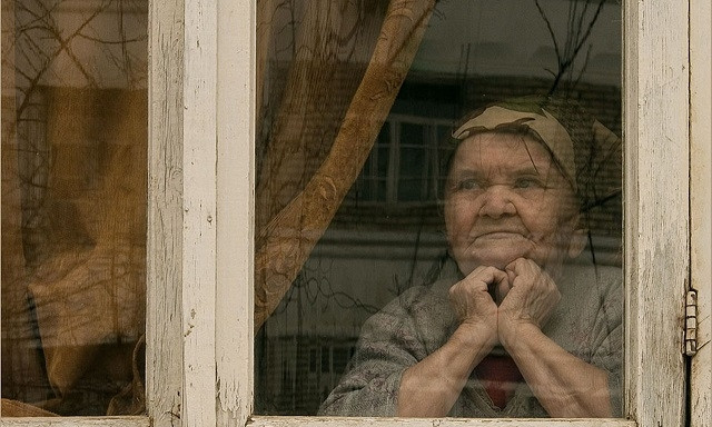 На Днипровщине старушка попала в плен в собственной квартире