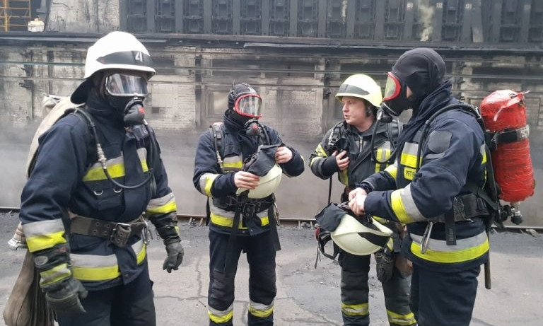 Пожар в Днепре: сотрудники ГСЧС тушили коксохимический завод