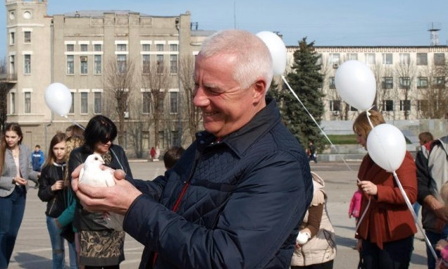 На Днепропетровщине выпускали голубей мира