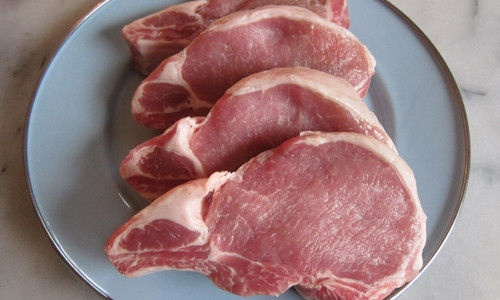 На Днепропетровщине запретили продавать свинину